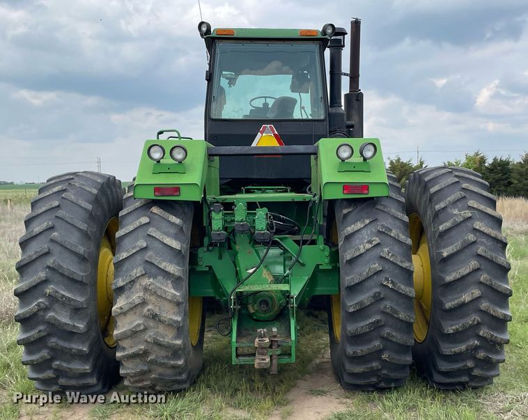 image for item LY9701 1993 John Deere 8770  4WD tractor