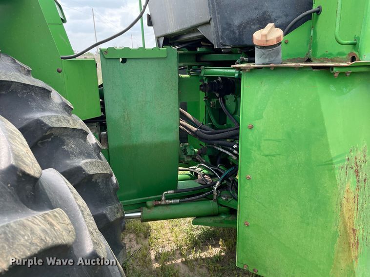 image for item LY9701 1993 John Deere 8770  4WD tractor