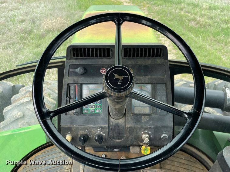 image for item LY9701 1993 John Deere 8770  4WD tractor