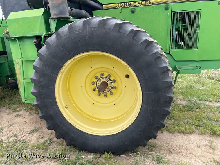 image for item LY9701 1993 John Deere 8770  4WD tractor