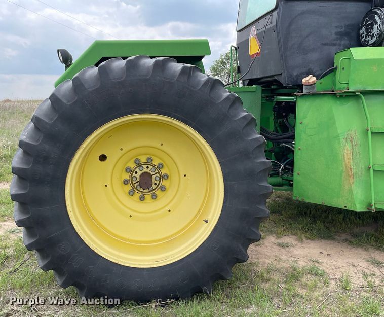 image for item LY9701 1993 John Deere 8770  4WD tractor