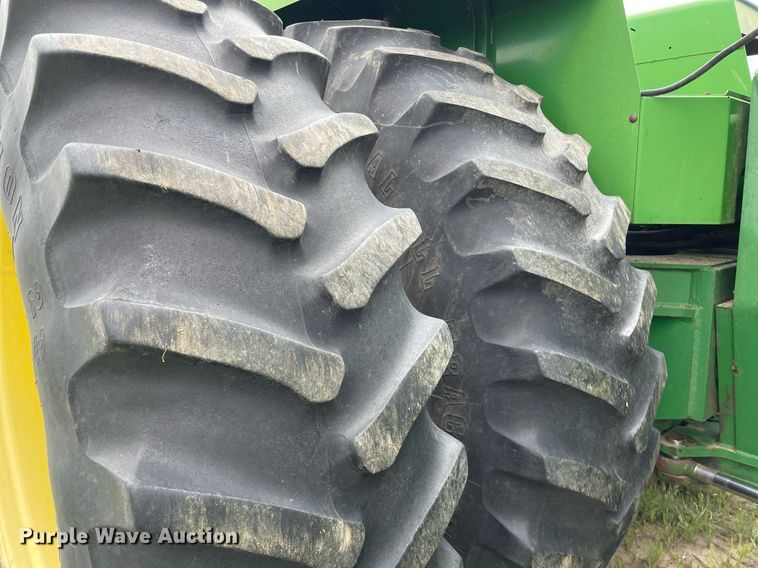 image for item LY9701 1993 John Deere 8770  4WD tractor