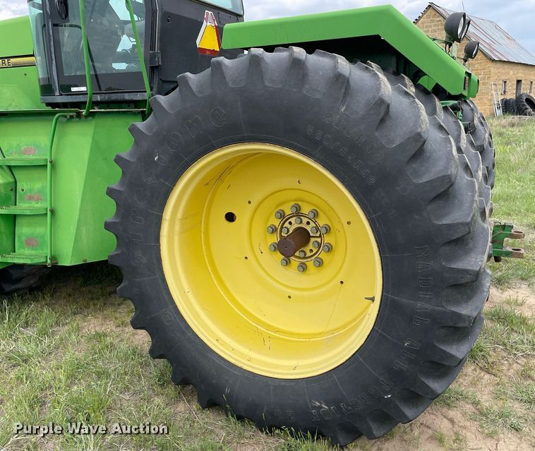 image for item LY9701 1993 John Deere 8770  4WD tractor
