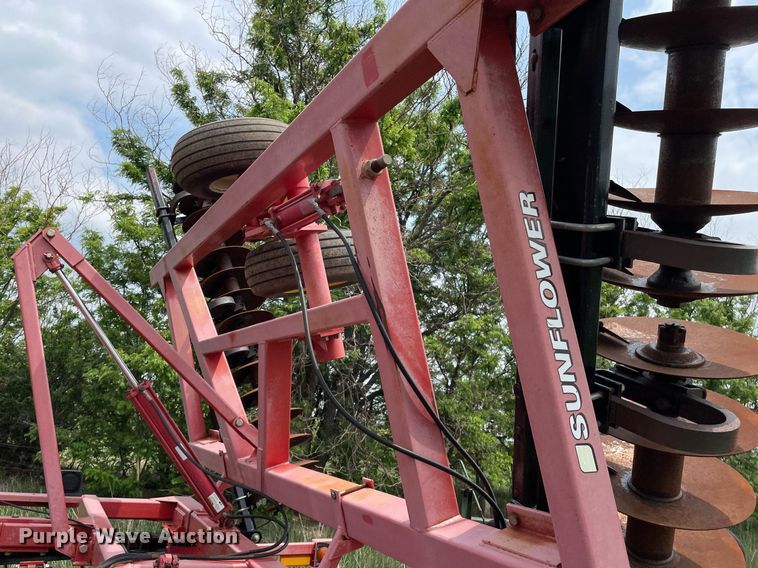 image for item LY9709 Sunflower 1434-33  tandem disk