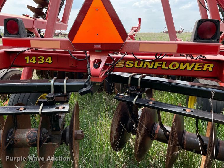 image for item LY9709 Sunflower 1434-33  tandem disk