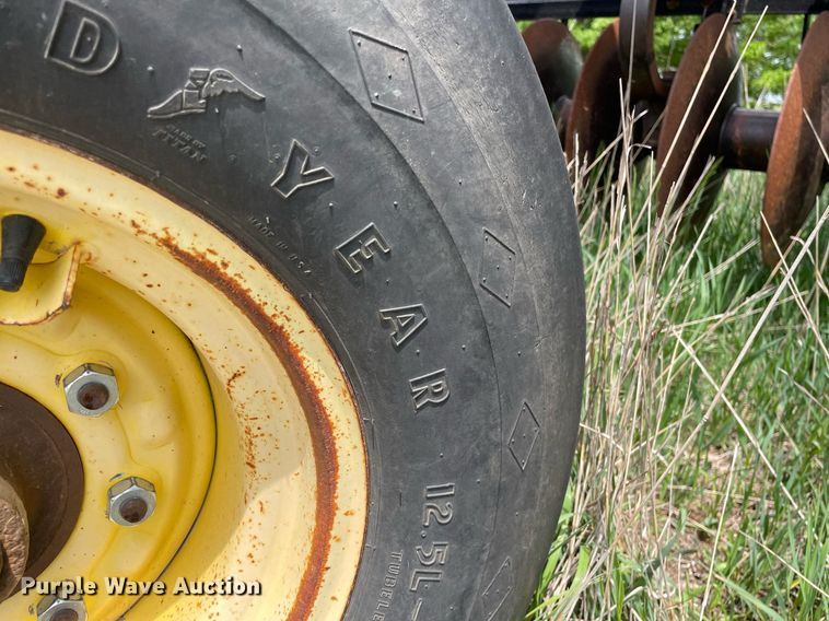 image for item LY9709 Sunflower 1434-33  tandem disk