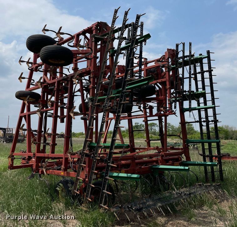 image for item LY9710 Sunflower 5552-50  field cultivator