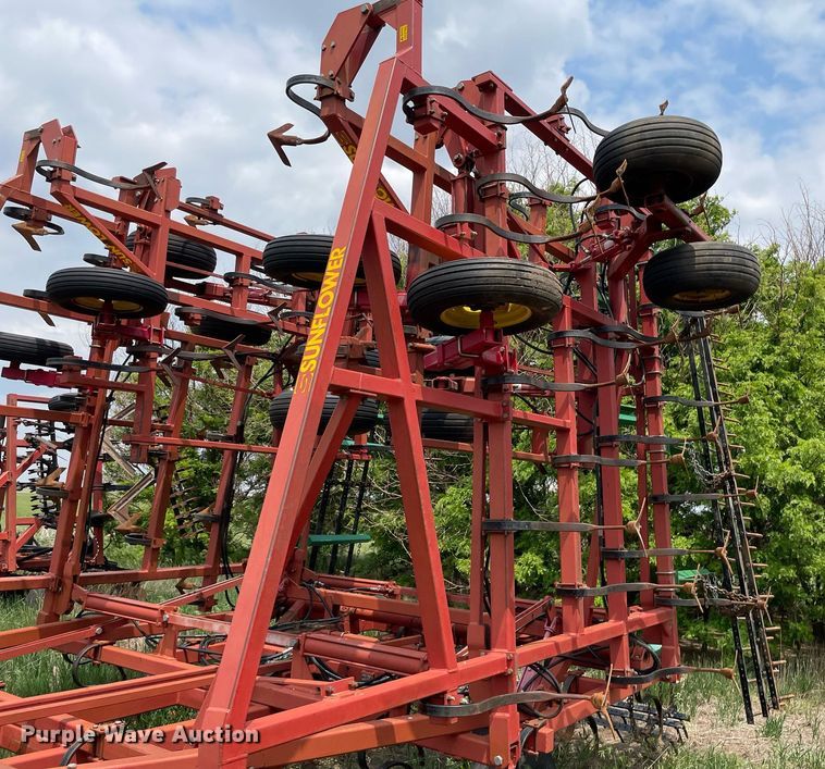 image for item LY9710 Sunflower 5552-50  field cultivator