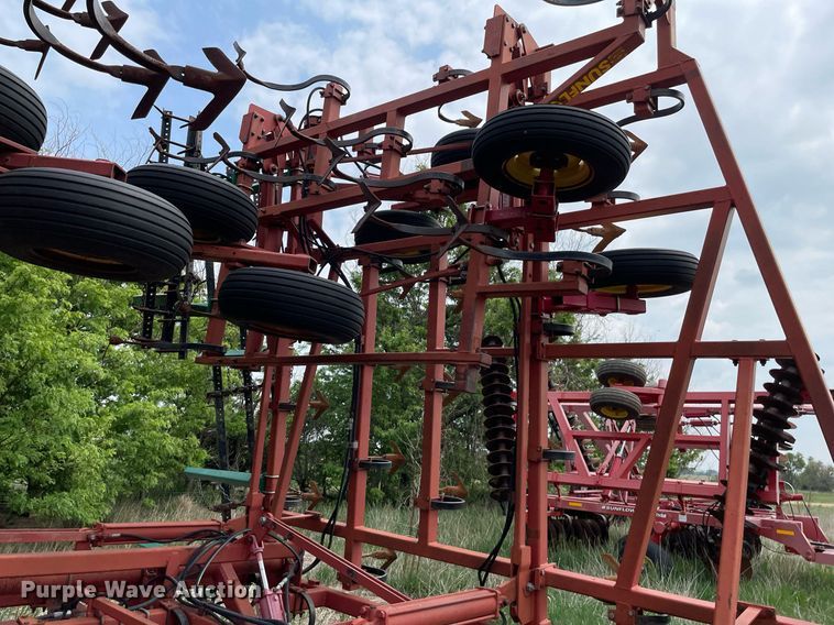 image for item LY9710 Sunflower 5552-50  field cultivator