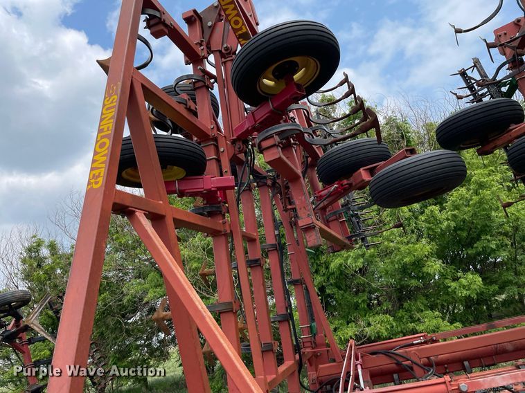 image for item LY9710 Sunflower 5552-50  field cultivator