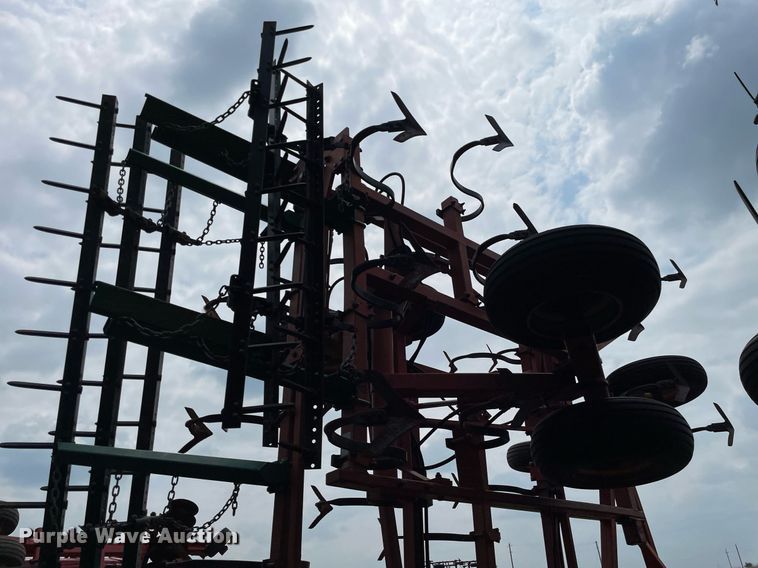 image for item LY9710 Sunflower 5552-50  field cultivator