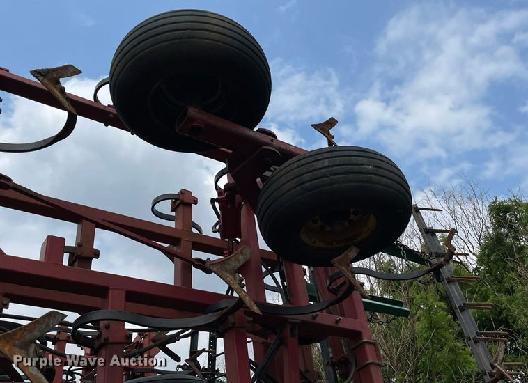 image for item LY9710 Sunflower 5552-50  field cultivator