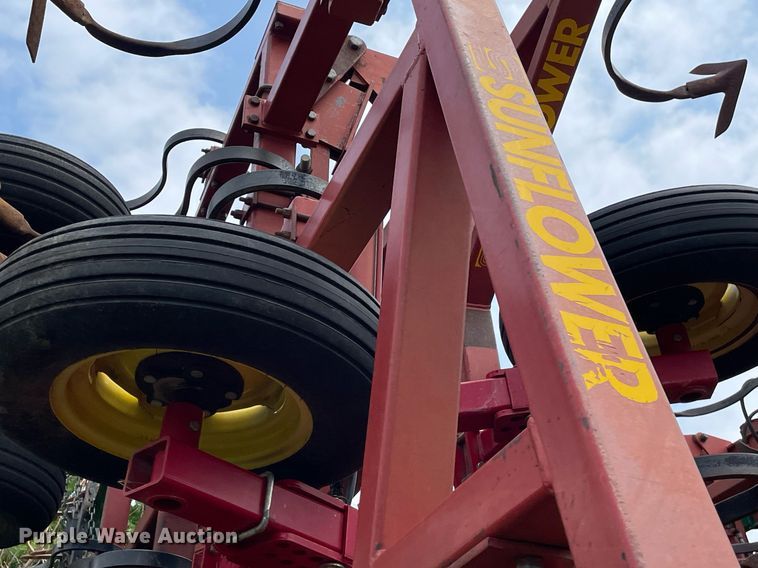 image for item LY9710 Sunflower 5552-50  field cultivator