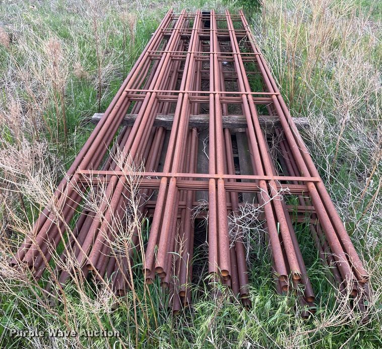 image for item LY9716 (11) continuous fence panels