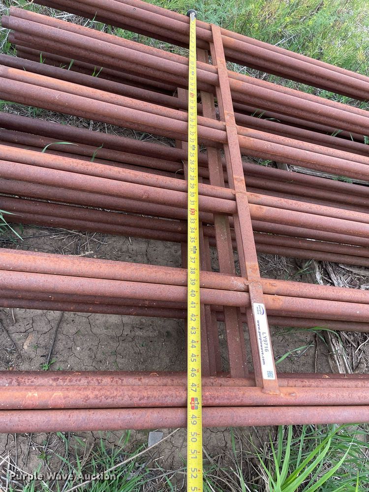 image for item LY9716 (11) continuous fence panels