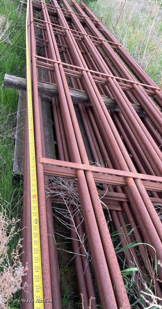 image for item LY9716 (11) continuous fence panels