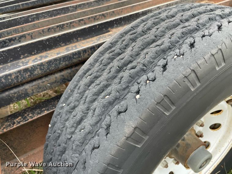 image for item LY9721 2000 Donahue EXG-150  swather / windrower trailer with hay rake