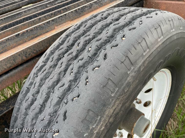 image for item LY9721 2000 Donahue EXG-150  swather / windrower trailer with hay rake