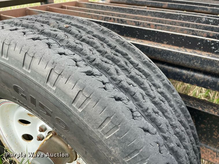 image for item LY9721 2000 Donahue EXG-150  swather / windrower trailer with hay rake