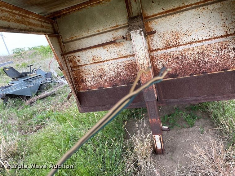 image for item LY9726 1974 HJ  livestock trailer