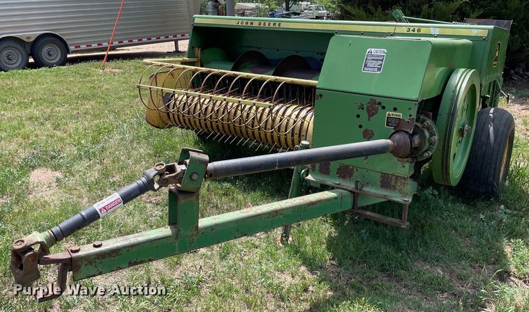 image for item LY9789 John Deere 346  small square baler