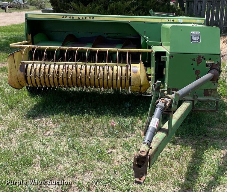 image for item LY9789 John Deere 346  small square baler