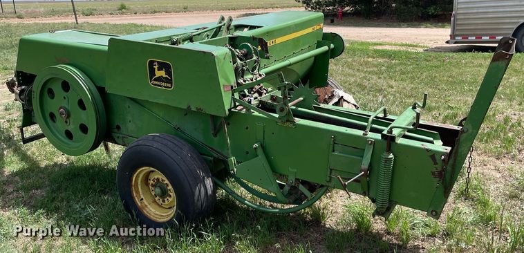 image for item LY9789 John Deere 346  small square baler