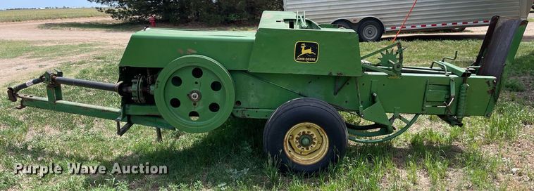 image for item LY9789 John Deere 346  small square baler