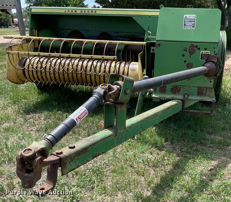 image for item LY9789 John Deere 346  small square baler
