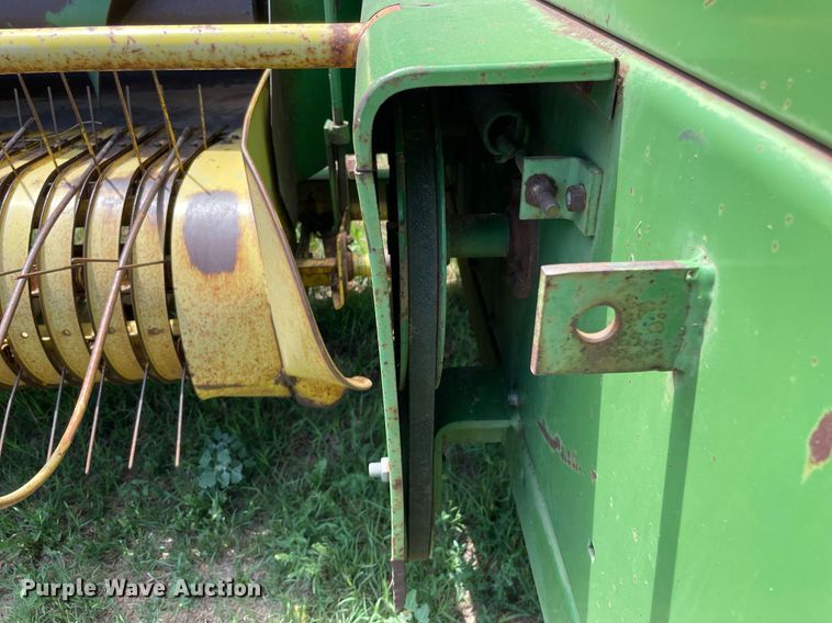 image for item LY9789 John Deere 346  small square baler