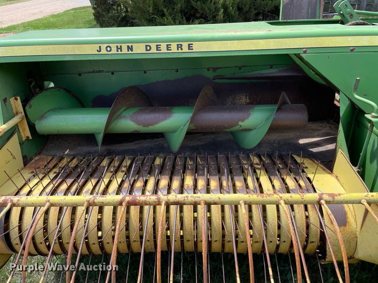 image for item LY9789 John Deere 346  small square baler