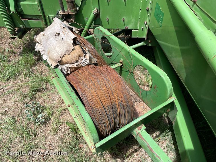 image for item LY9789 John Deere 346  small square baler