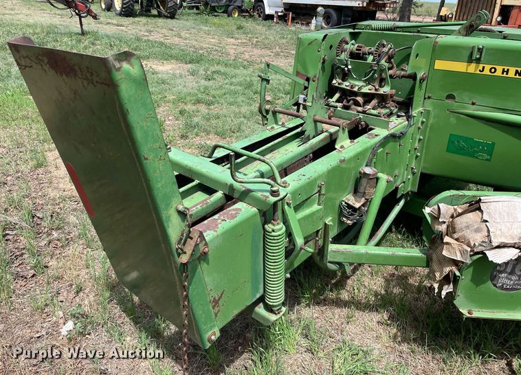 image for item LY9789 John Deere 346  small square baler