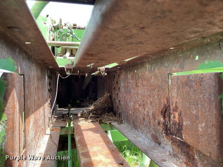 image for item LY9789 John Deere 346  small square baler