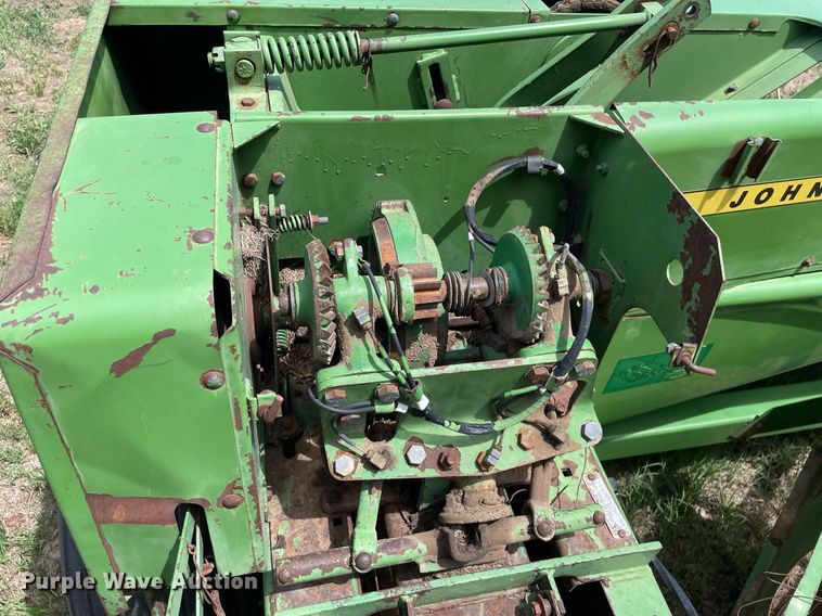 image for item LY9789 John Deere 346  small square baler
