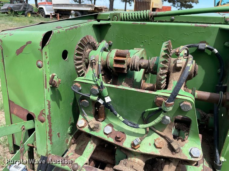 image for item LY9789 John Deere 346  small square baler