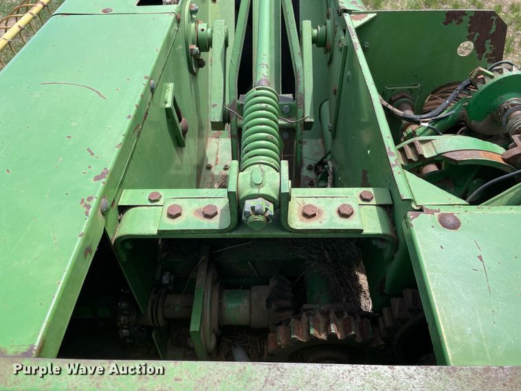 image for item LY9789 John Deere 346  small square baler
