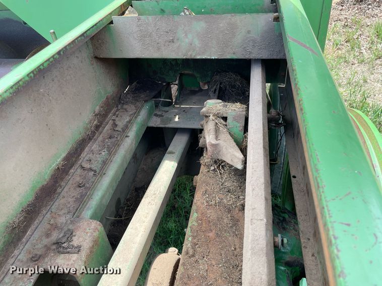 image for item LY9789 John Deere 346  small square baler