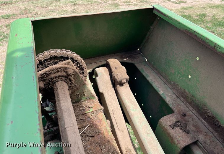 image for item LY9789 John Deere 346  small square baler