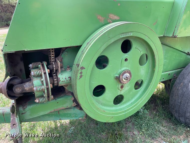 image for item LY9789 John Deere 346  small square baler