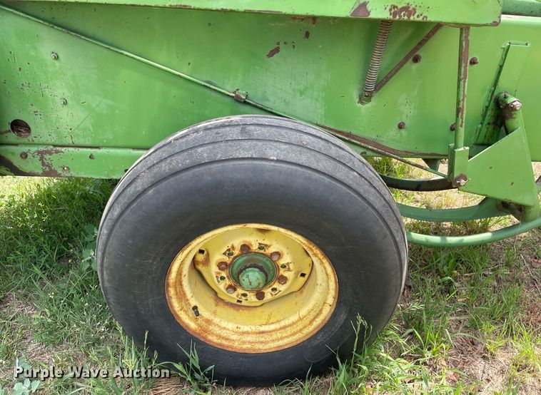 image for item LY9789 John Deere 346  small square baler