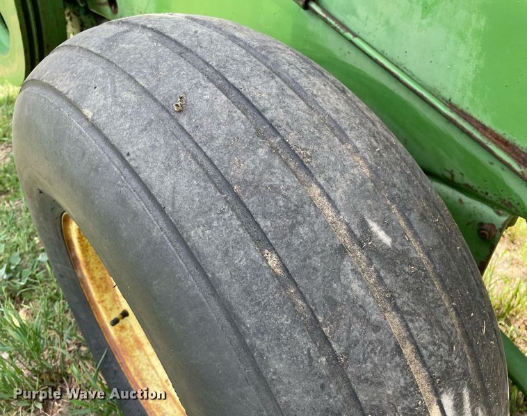 image for item LY9789 John Deere 346  small square baler