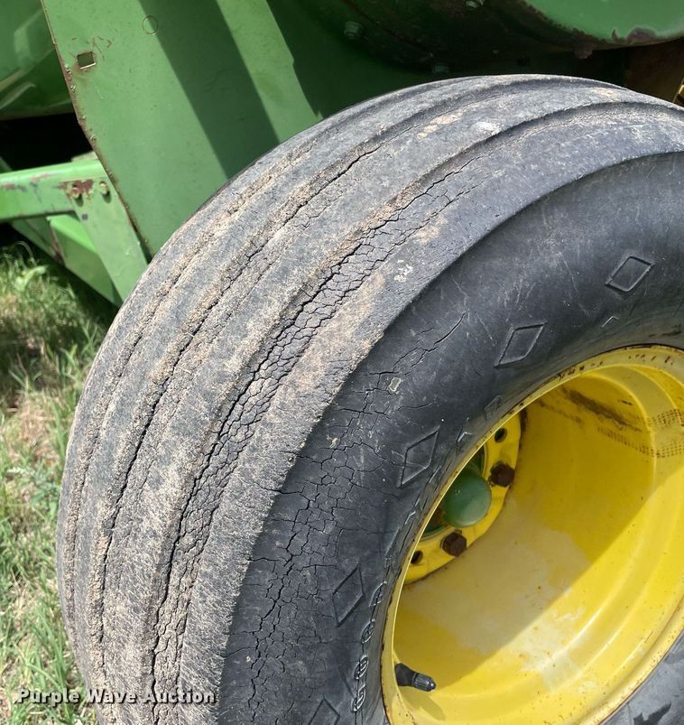 image for item LY9789 John Deere 346  small square baler