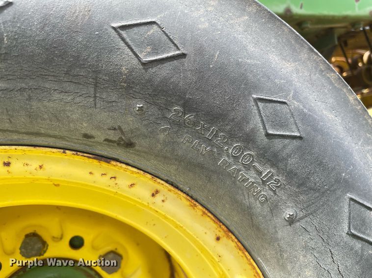 image for item LY9789 John Deere 346  small square baler