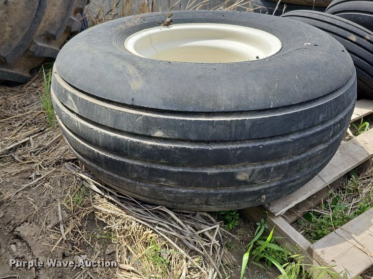 image for item MD9803 (12) tires and wheels