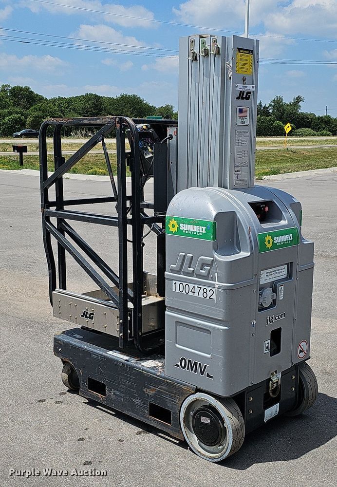 image for item MD9887 2016 JLG Industries 20MVL  vertical lift