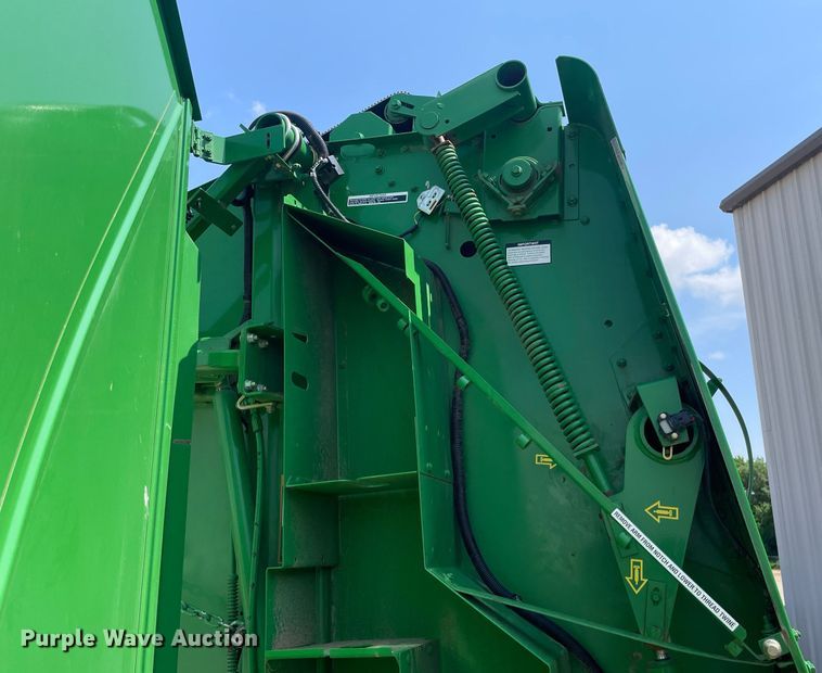 image for item ME9804 John Deere 568 Mega Wide Plus  round baler