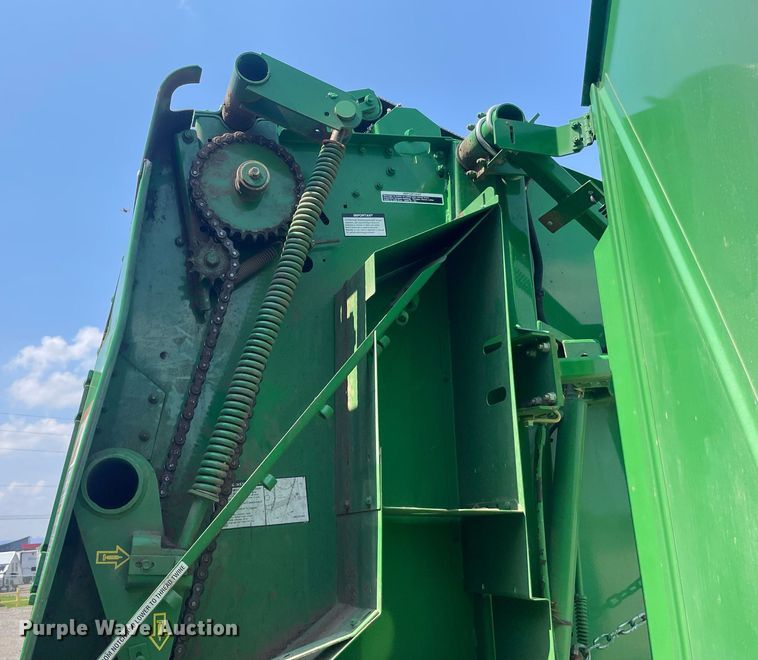 image for item ME9804 John Deere 568 Mega Wide Plus  round baler