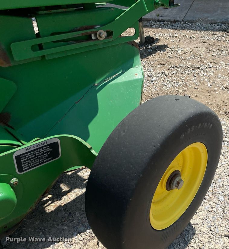 image for item ME9804 John Deere 568 Mega Wide Plus  round baler