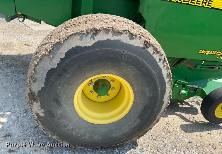 image for item ME9804 John Deere 568 Mega Wide Plus  round baler